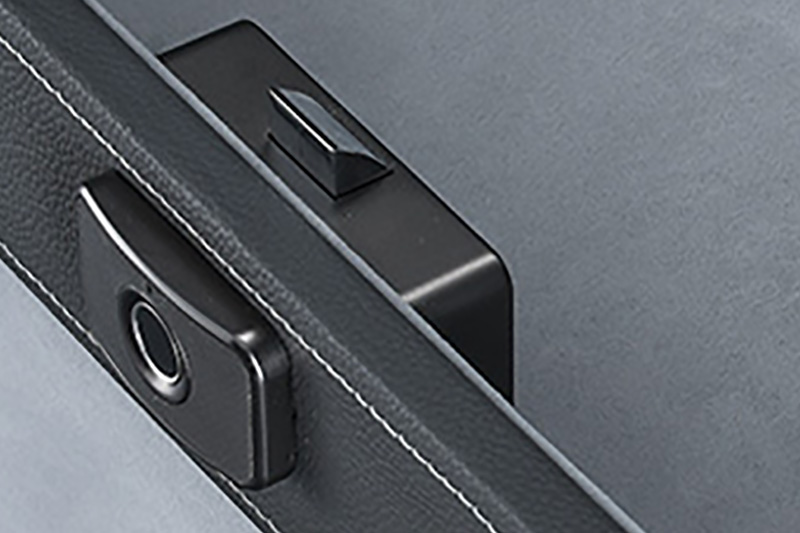 Top Lockable Drawer 9.105 Features
